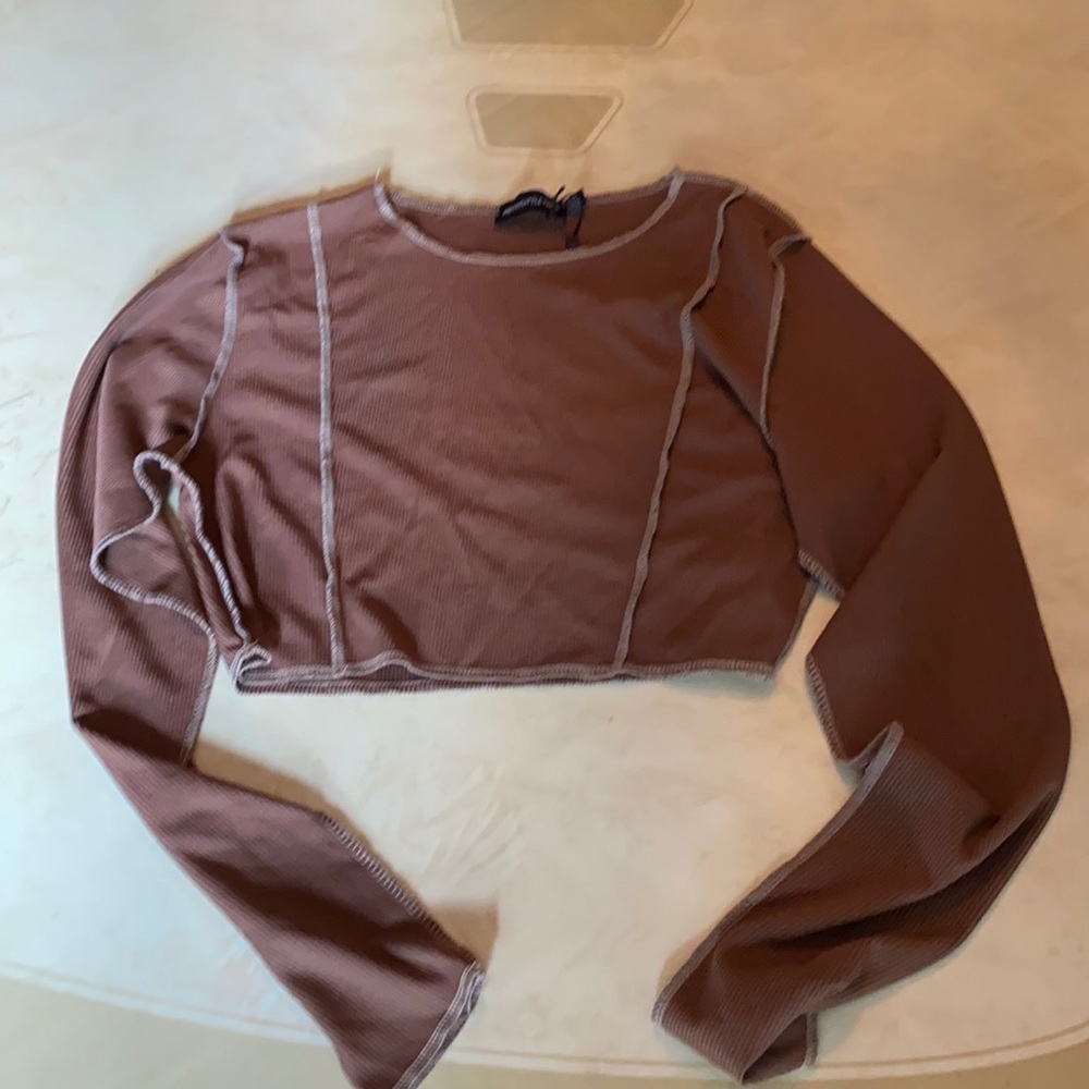 PrettyLittleThing Exposed seemlong sleeve croptop